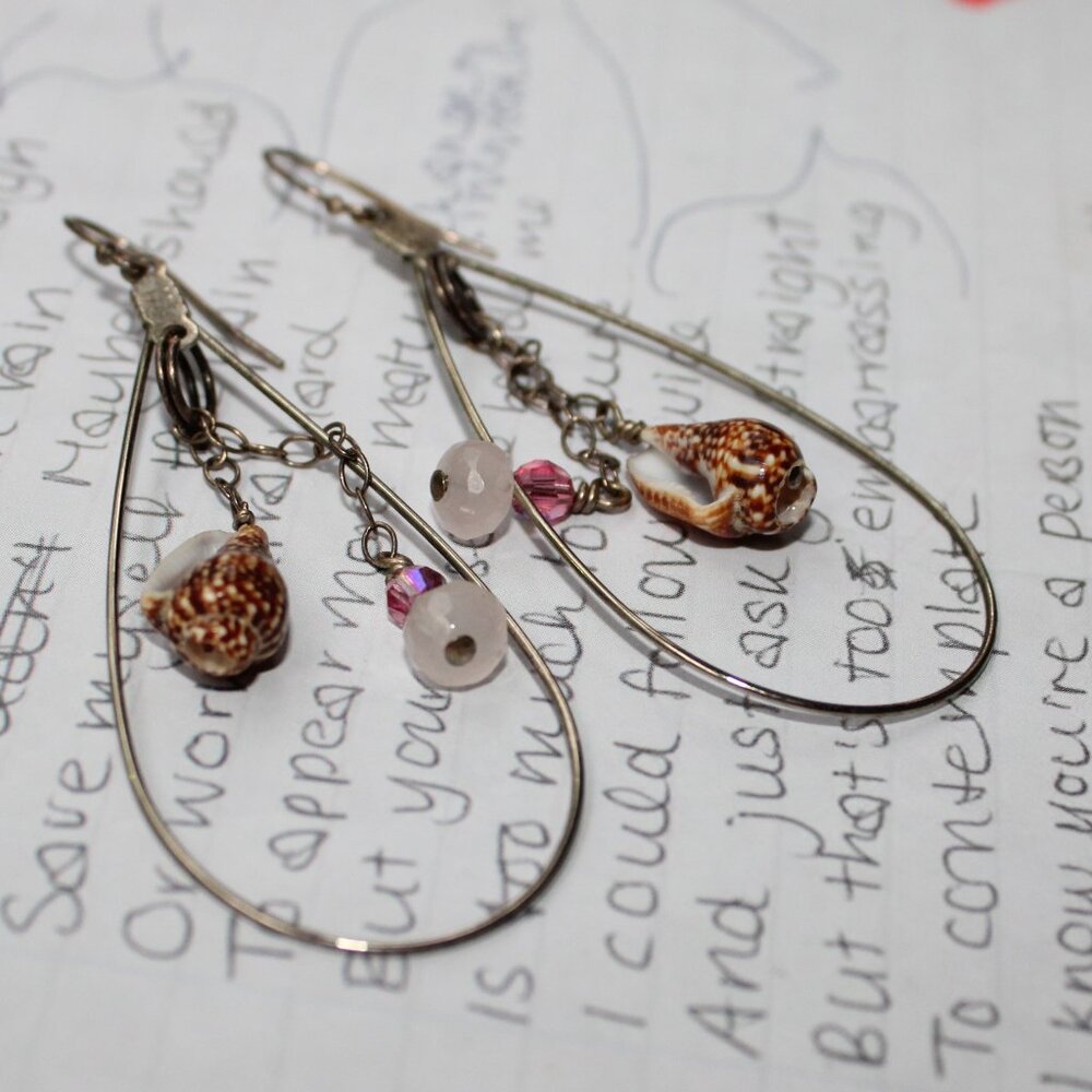 Earrings with shell